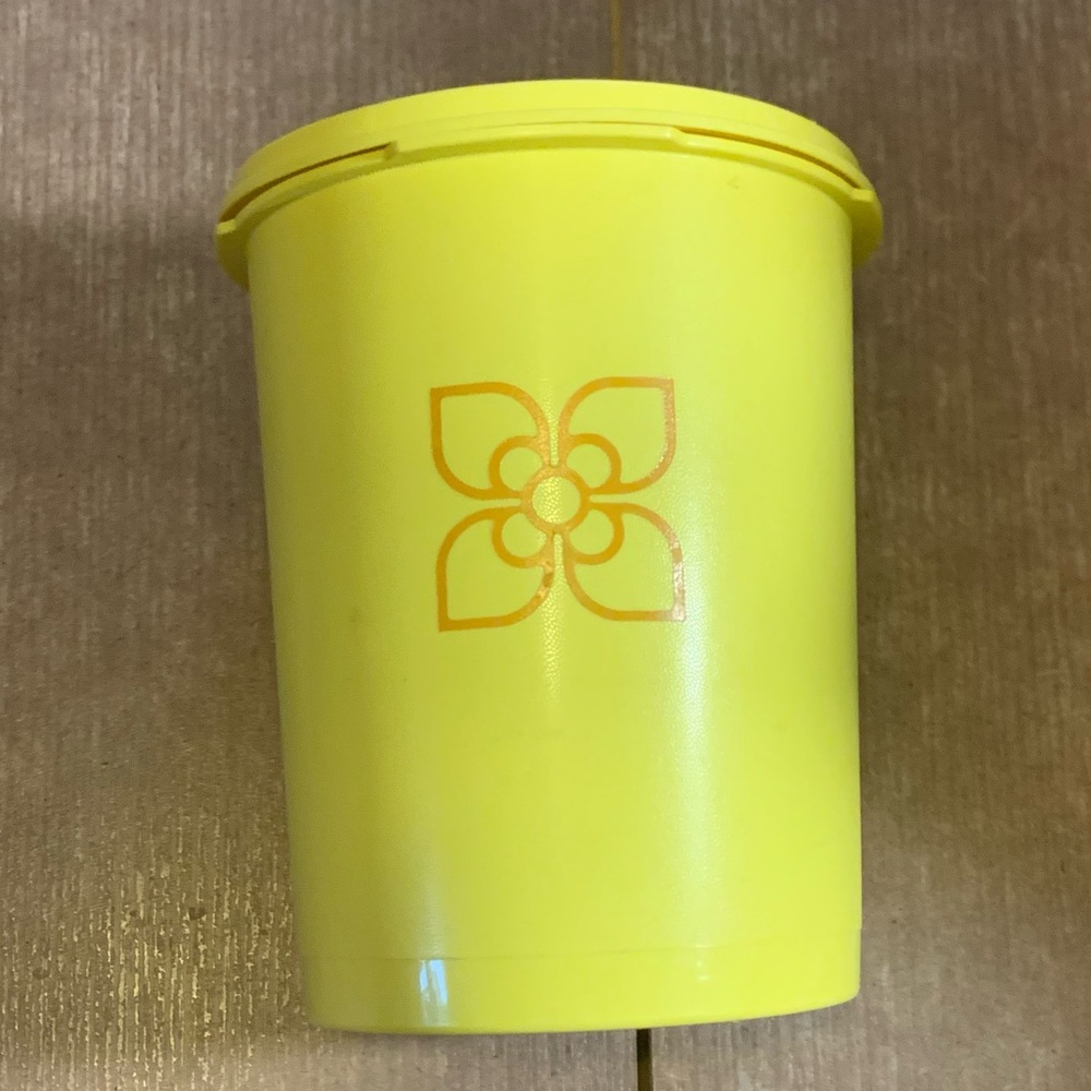 Vintage Tupperware Small Canister Harvest Yellow Flower Burst 9 Inch 811